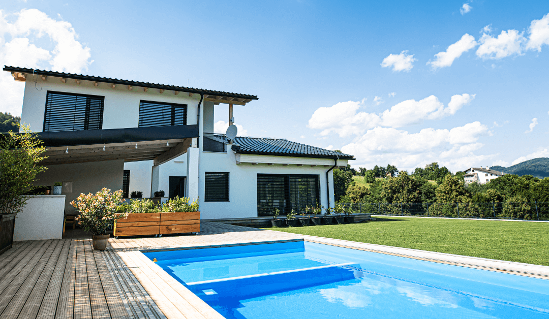 Fiberglass Pools vs. Concrete Pools: A Comprehensive Comparison for Buyers