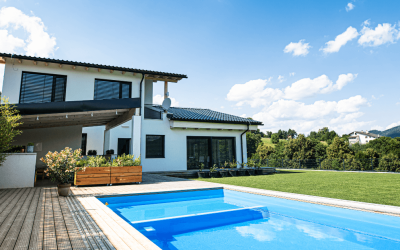 Fiberglass Pools vs. Concrete Pools: A Comprehensive Comparison for Buyers