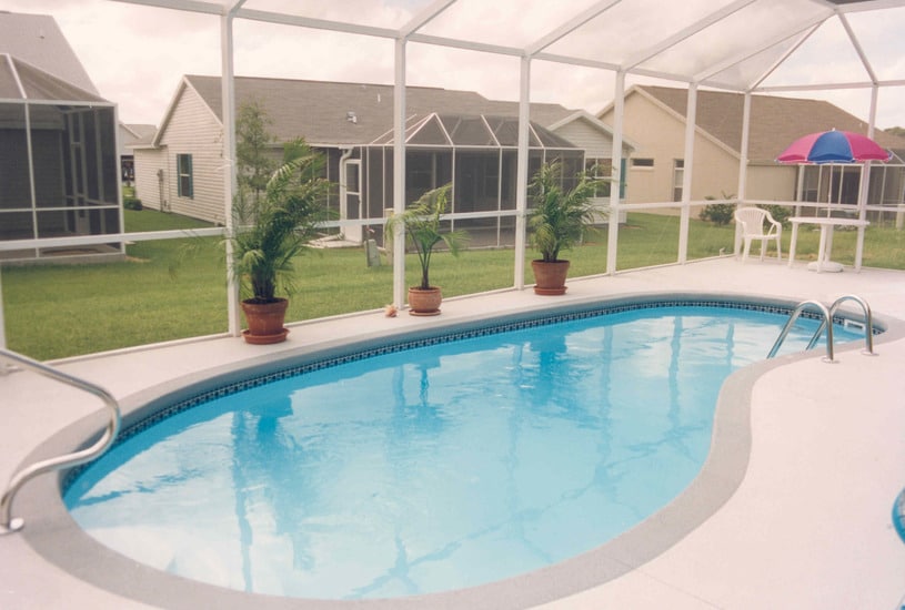 BROADWAY Indoor Glass Pools