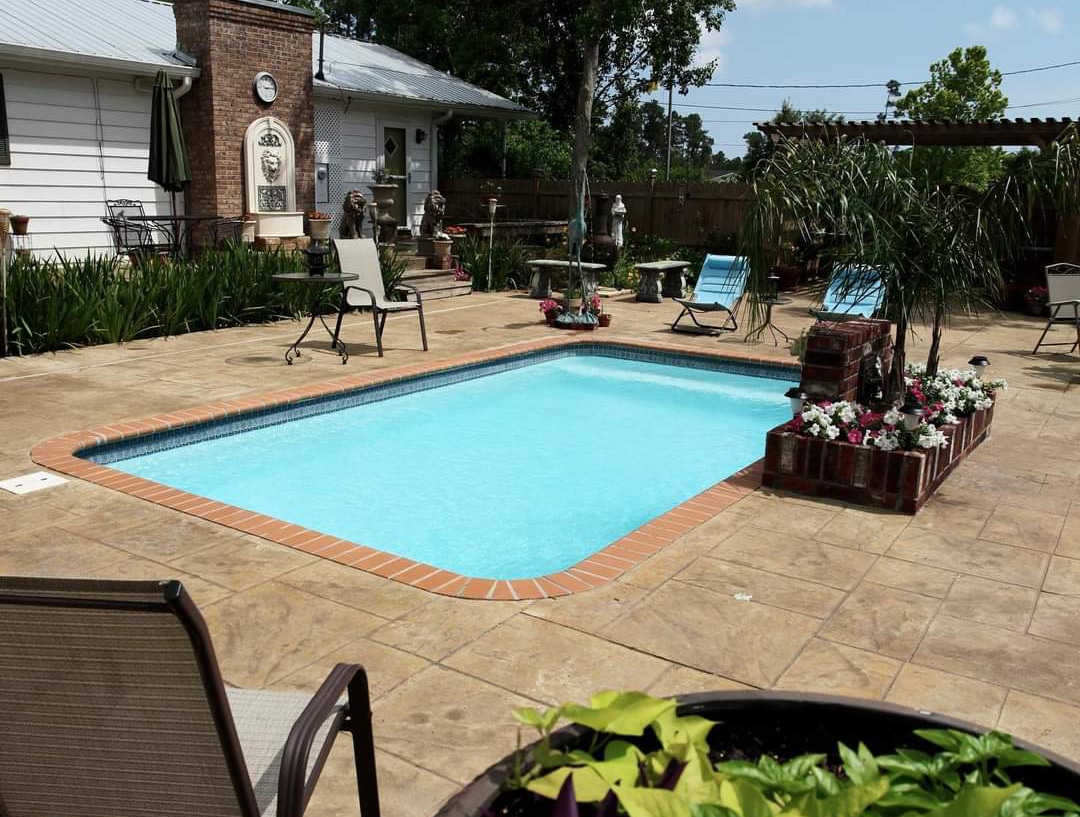 Gulf-Breeze-Fiberglass-Pools (1) (1) Modern fiberglass pools